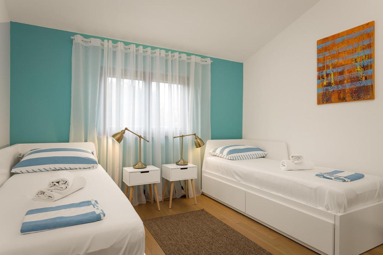 Apartments Cesare With Shared Pool Лижнян Экстерьер фото