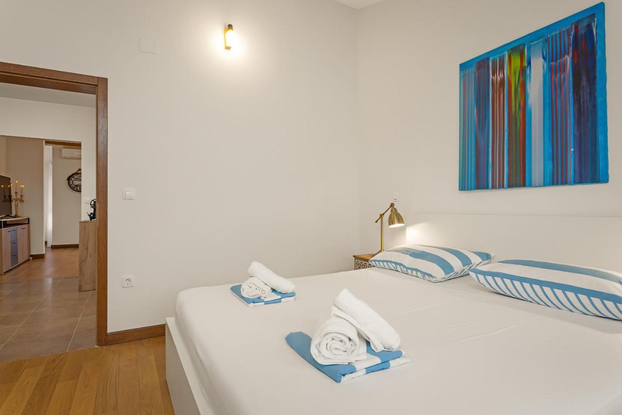Apartments Cesare With Shared Pool Лижнян Экстерьер фото
